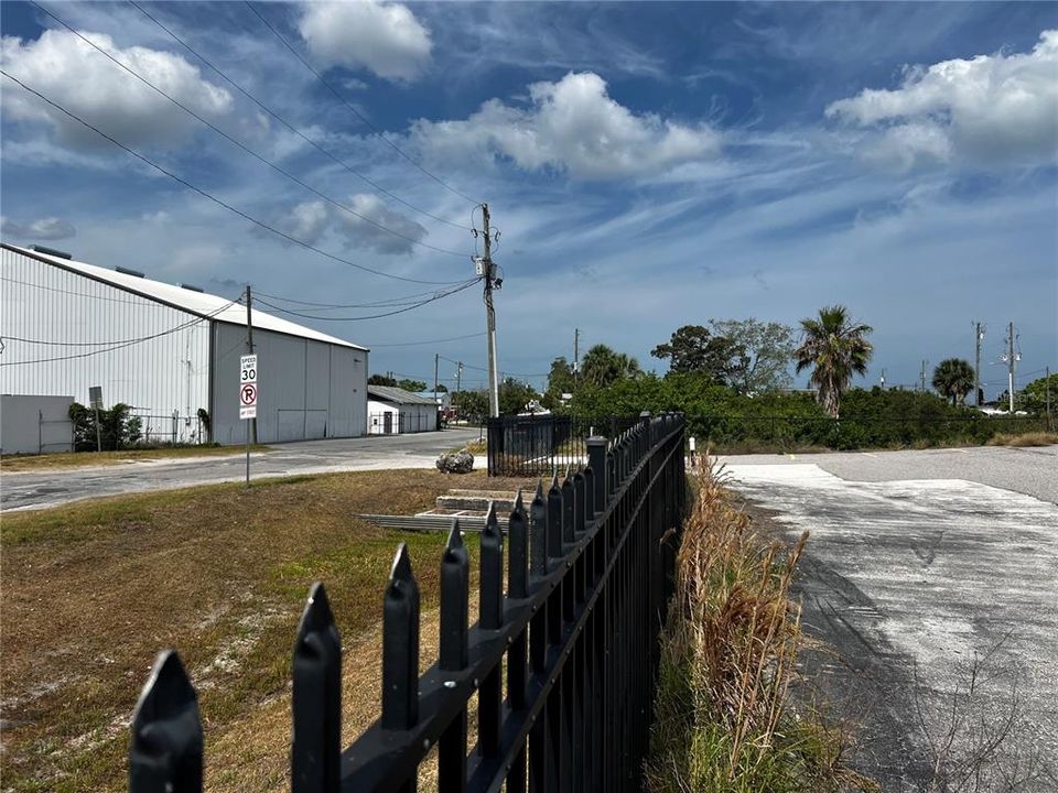 合同活跃: $795,000 (1.38 acres)