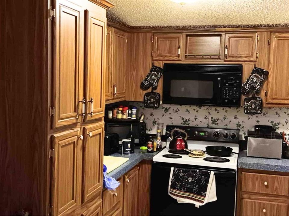 For Sale: $199,000 (3 beds, 2 baths, 1620 Square Feet)