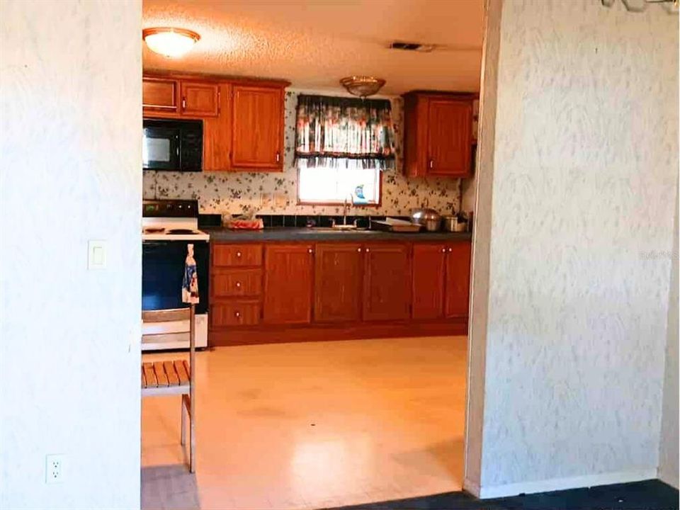 For Sale: $199,000 (3 beds, 2 baths, 1620 Square Feet)