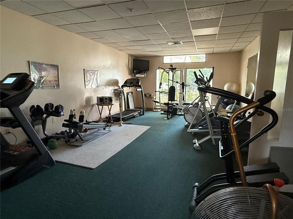 合同活跃: $2,000 (2 贝兹, 2 浴室, 1310 平方英尺)