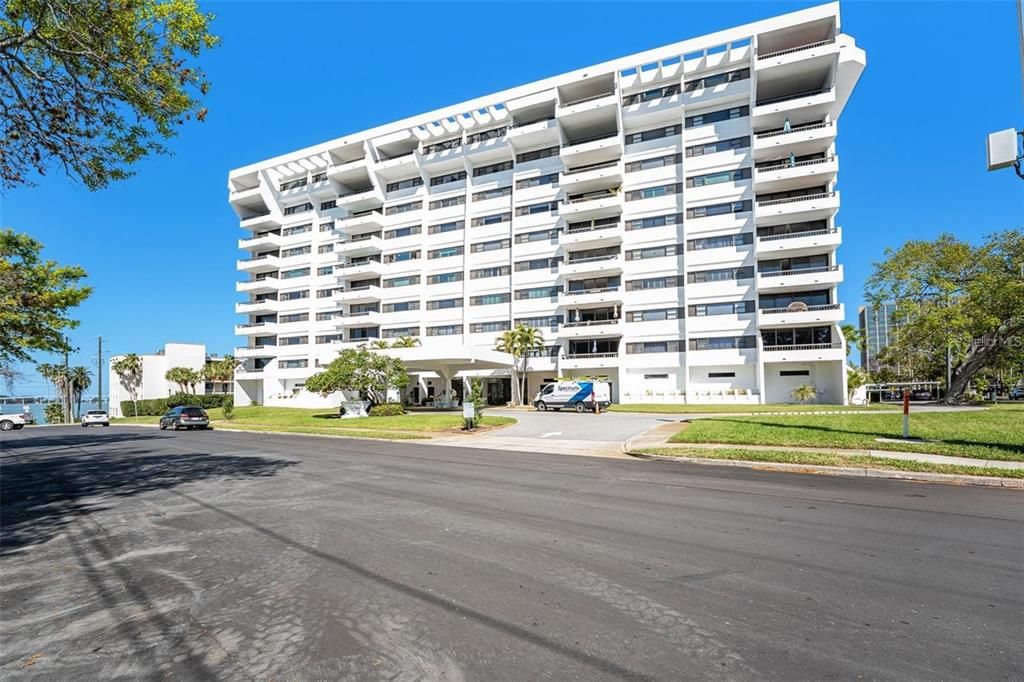 合同活跃: $2,000 (2 贝兹, 2 浴室, 1310 平方英尺)