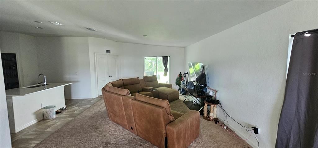 Active With Contract: $225,000 (3 beds, 2 baths, 1720 Square Feet)