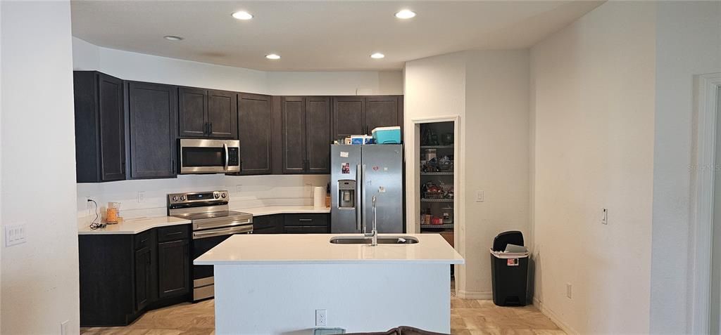 Active With Contract: $225,000 (3 beds, 2 baths, 1720 Square Feet)