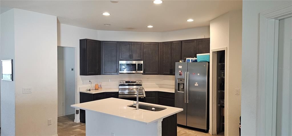 Active With Contract: $225,000 (3 beds, 2 baths, 1720 Square Feet)