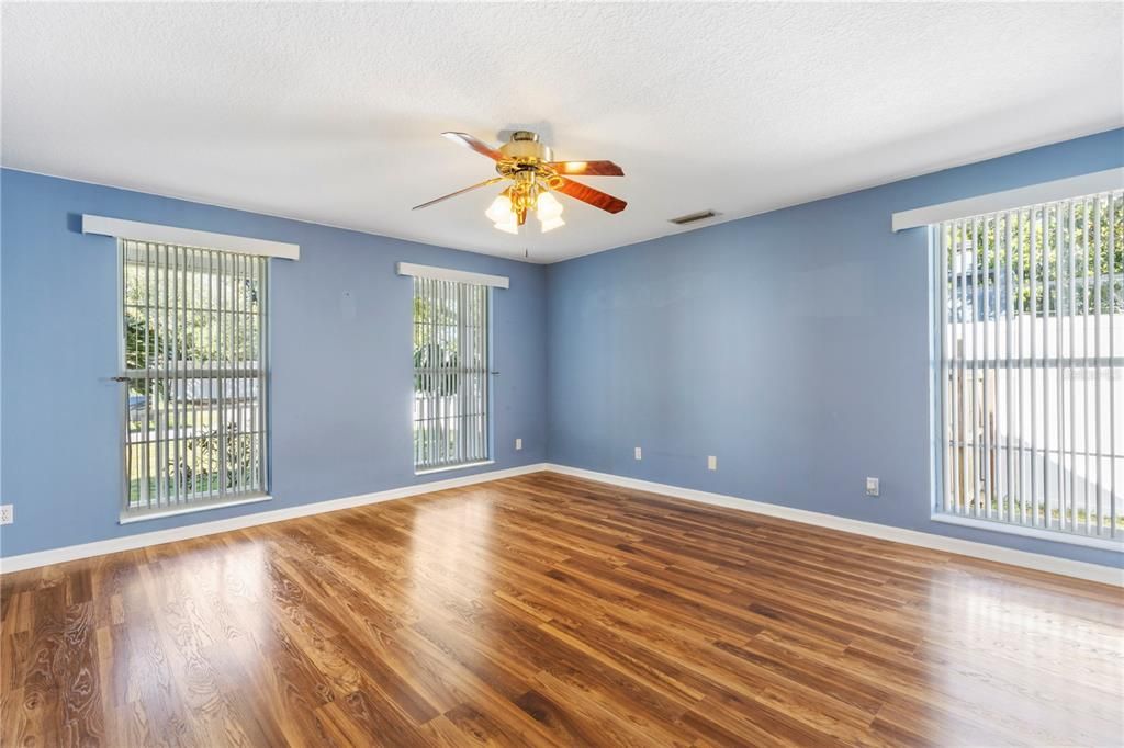 出租: $2,900 (4 贝兹, 3 浴室, 1856 平方英尺)