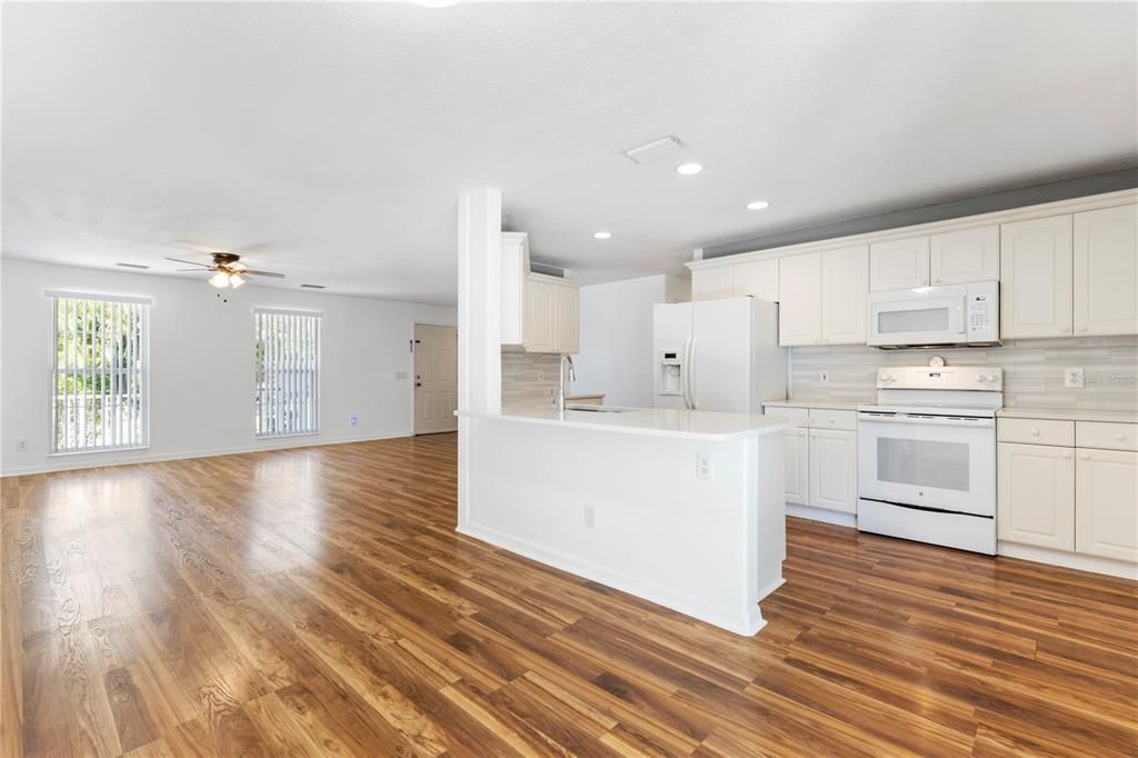 出租: $2,900 (4 贝兹, 3 浴室, 1856 平方英尺)