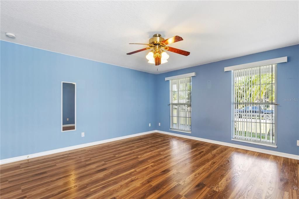 出租: $2,900 (4 贝兹, 3 浴室, 1856 平方英尺)