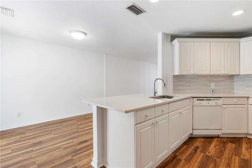 出租: $2,900 (4 贝兹, 3 浴室, 1856 平方英尺)