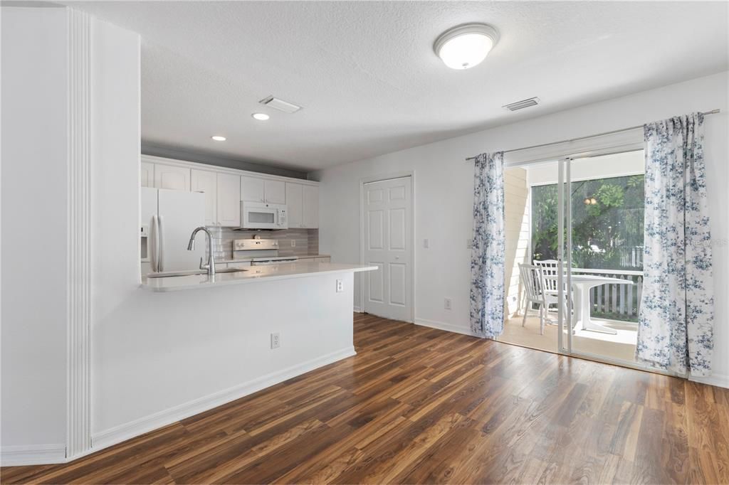 出租: $2,900 (4 贝兹, 3 浴室, 1856 平方英尺)