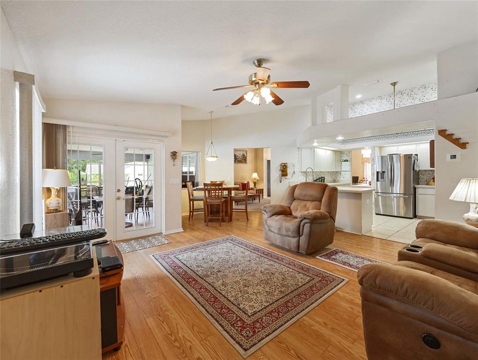 合同活跃: $339,900 (3 贝兹, 2 浴室, 1970 平方英尺)