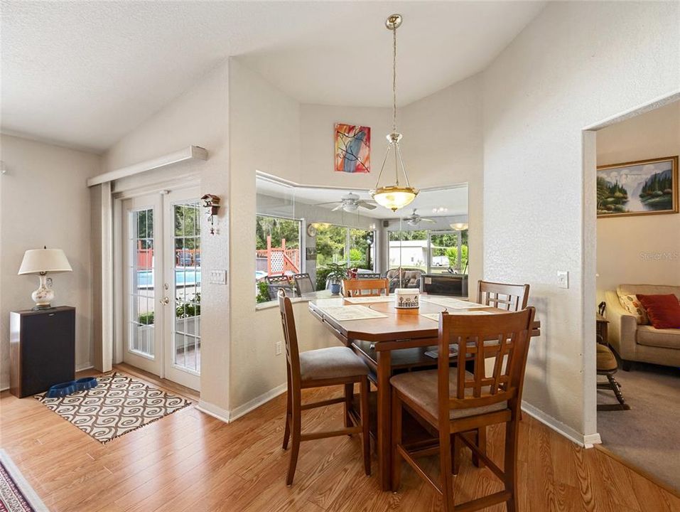 合同活跃: $339,900 (3 贝兹, 2 浴室, 1970 平方英尺)