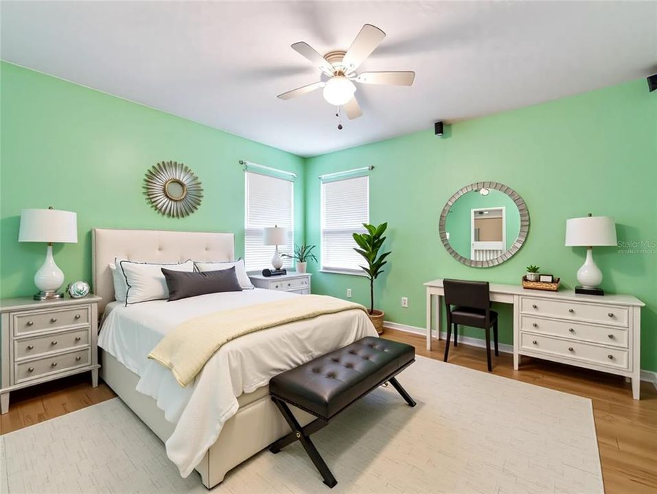 合同活跃: $339,900 (3 贝兹, 2 浴室, 1970 平方英尺)