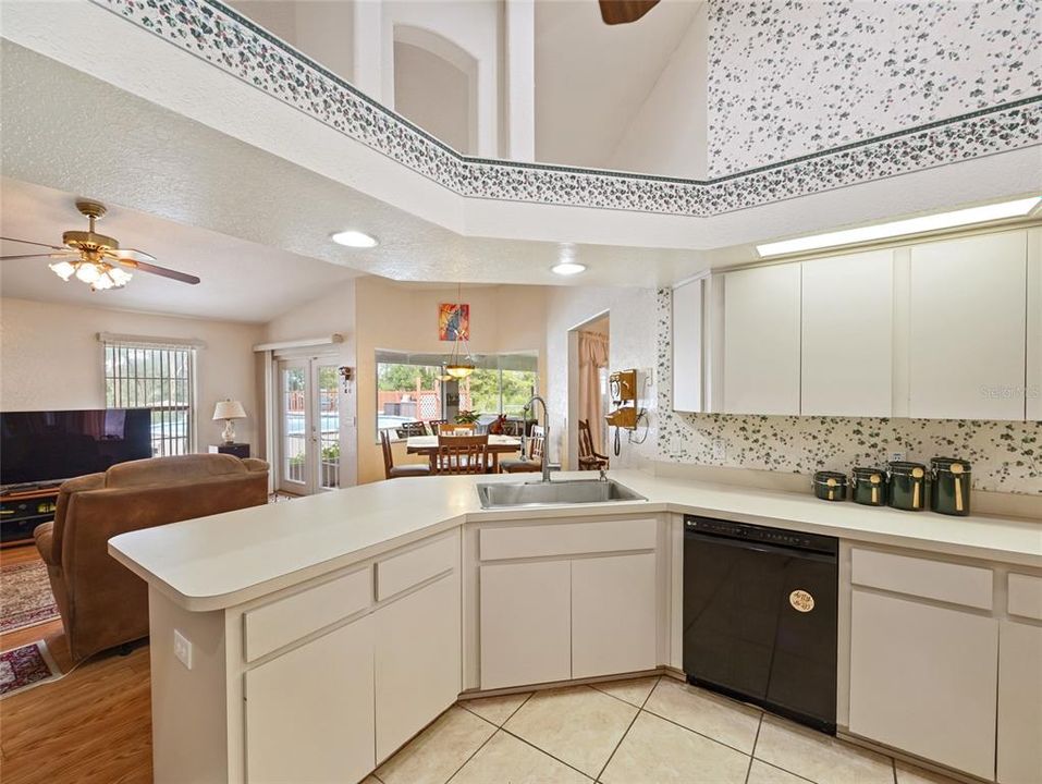 合同活跃: $339,900 (3 贝兹, 2 浴室, 1970 平方英尺)