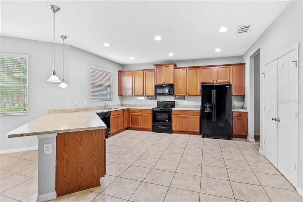 待售: $569,000 (5 贝兹, 4 浴室, 3607 平方英尺)