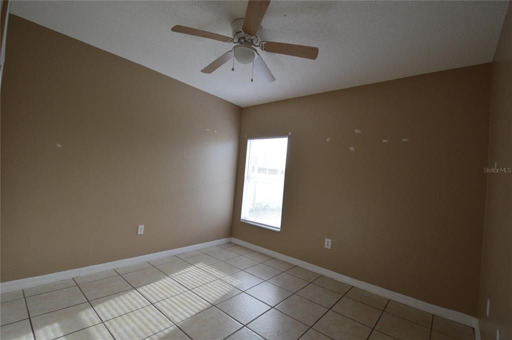 合同活跃: $265,000 (3 贝兹, 2 浴室, 1335 平方英尺)