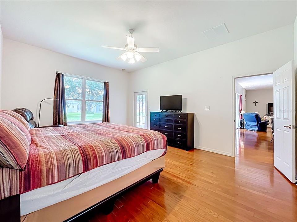 合同活跃: $349,000 (2 贝兹, 2 浴室, 2163 平方英尺)