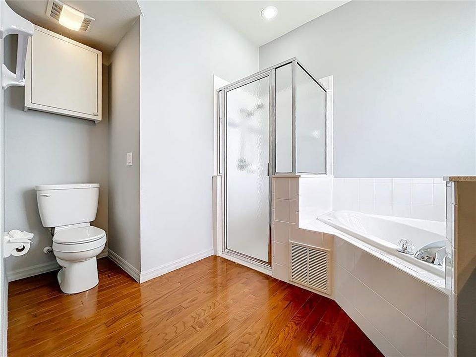 合同活跃: $349,000 (2 贝兹, 2 浴室, 2163 平方英尺)