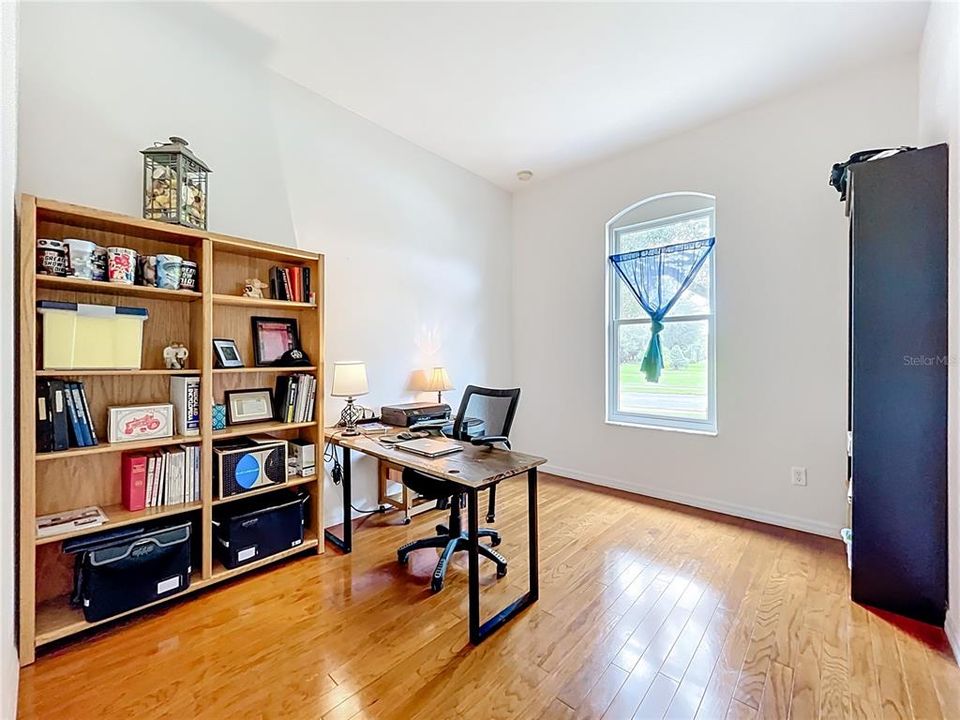 合同活跃: $349,000 (2 贝兹, 2 浴室, 2163 平方英尺)