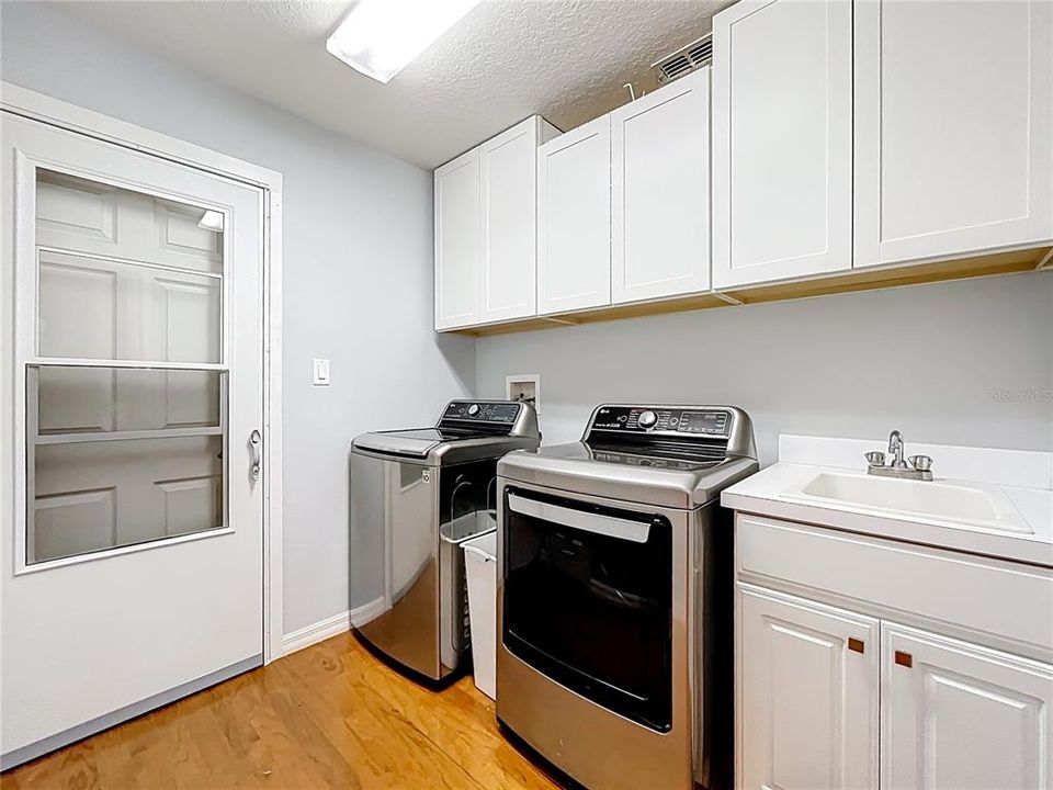 合同活跃: $349,000 (2 贝兹, 2 浴室, 2163 平方英尺)