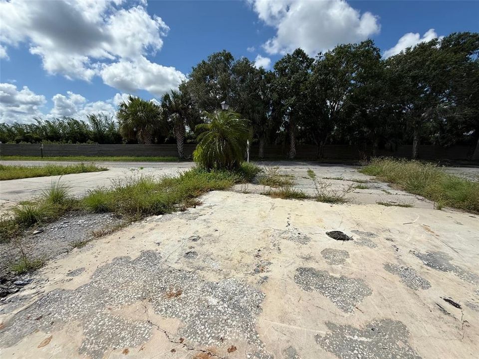 На продажу: $99,900 (0.24 acres)