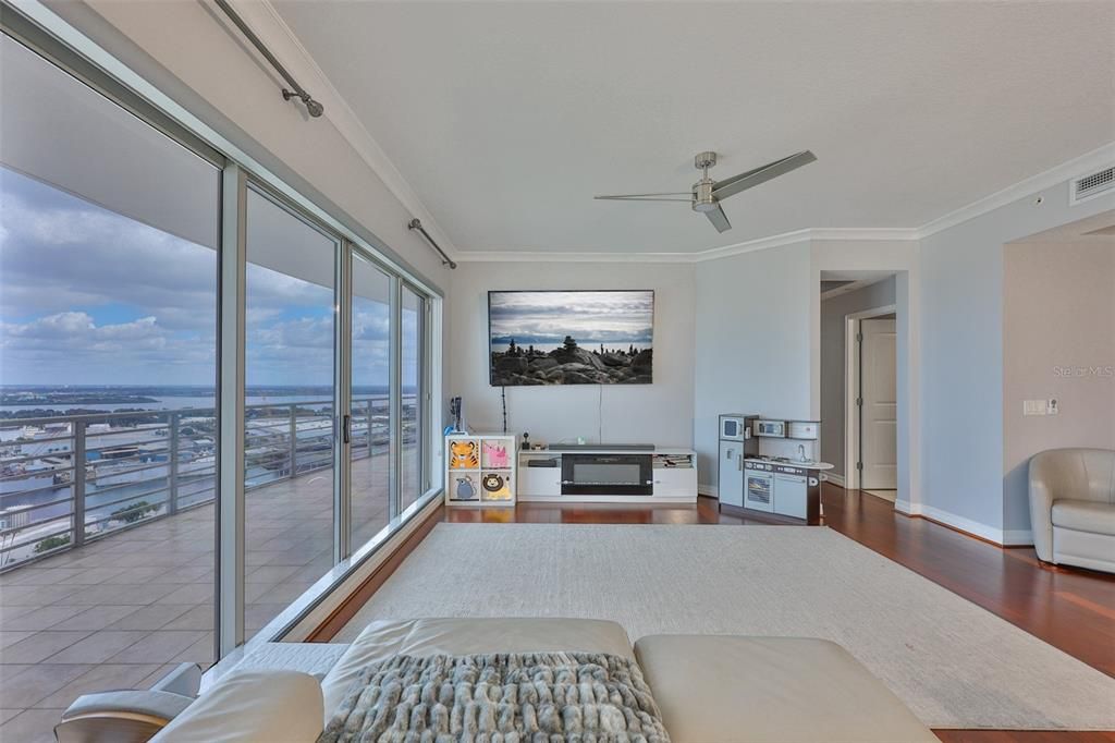 For Rent: $7,000 (3 beds, 3 baths, 1733 Square Feet)