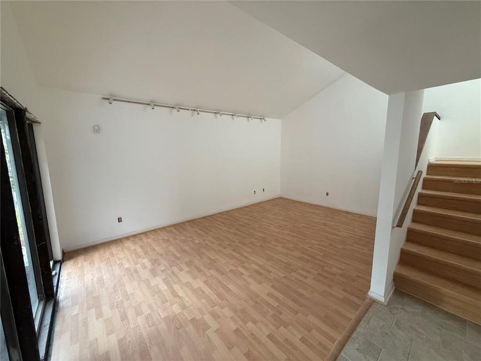 В аренду: $2,495 (3 спален, 2 ванн, 1738 Квадратных фут)