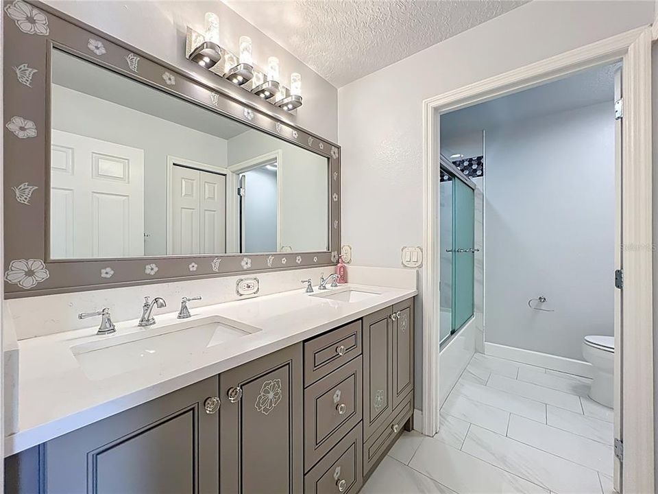 В аренду: $3,850 (5 спален, 3 ванн, 3742 Квадратных фут)