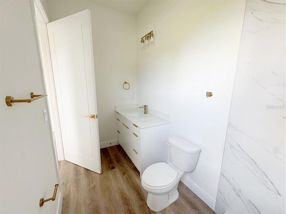 合同活跃: $2,700 (4 贝兹, 3 浴室, 2153 平方英尺)