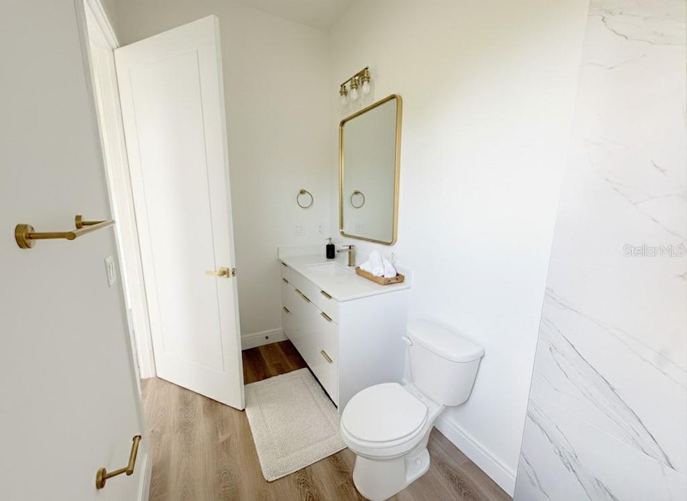 合同活跃: $2,700 (4 贝兹, 3 浴室, 2153 平方英尺)