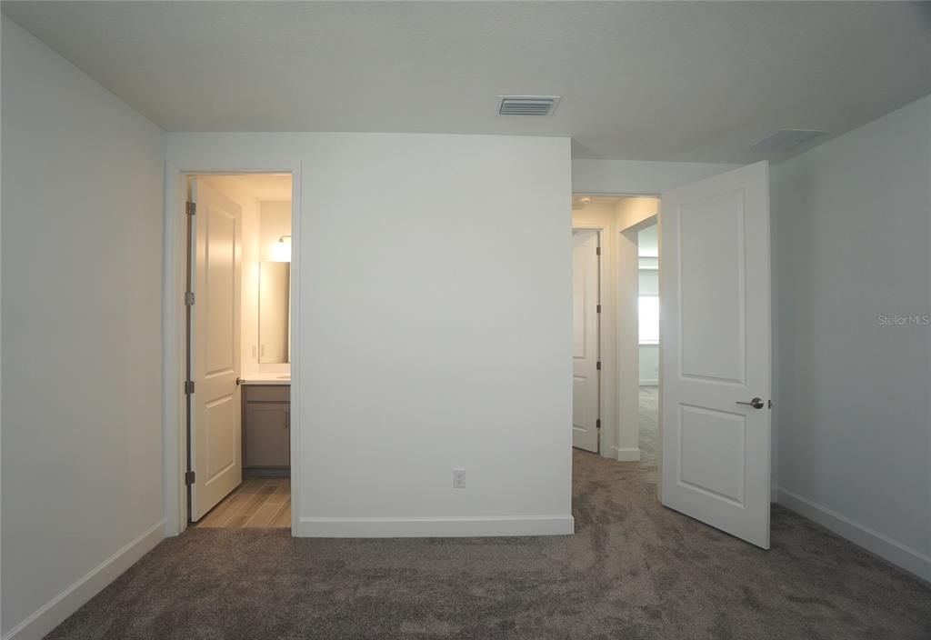 В аренду: $3,750 (5 спален, 4 ванн, 3845 Квадратных фут)