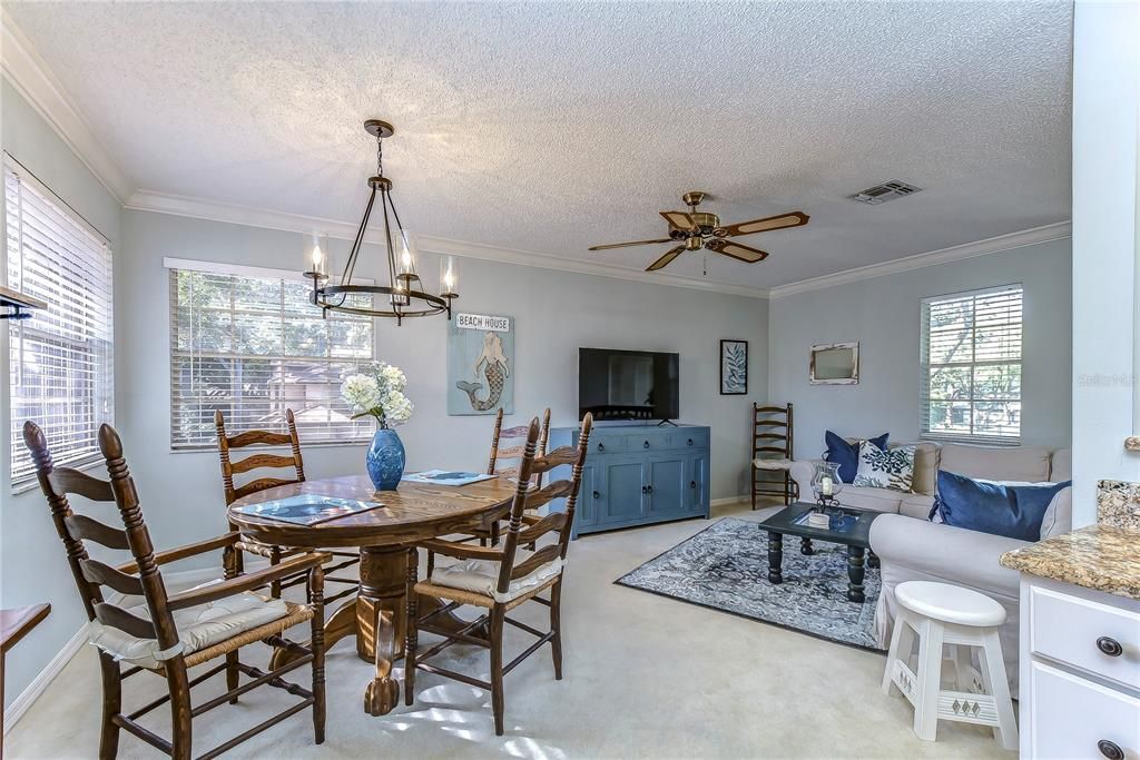 合同活跃: $259,000 (2 贝兹, 2 浴室, 1353 平方英尺)