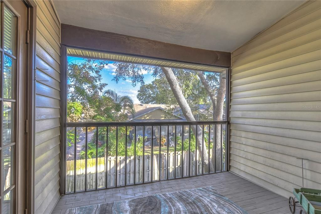 合同活跃: $259,000 (2 贝兹, 2 浴室, 1353 平方英尺)