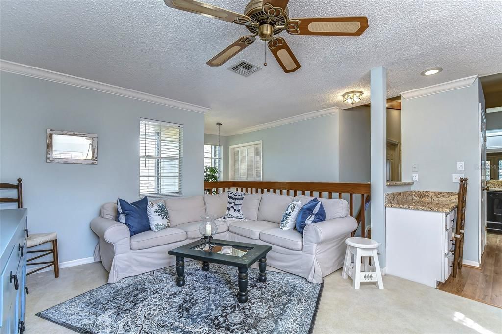 合同活跃: $259,000 (2 贝兹, 2 浴室, 1353 平方英尺)