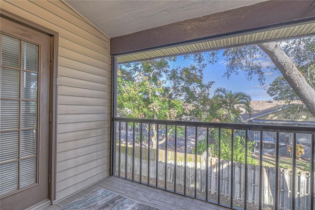 合同活跃: $259,000 (2 贝兹, 2 浴室, 1353 平方英尺)