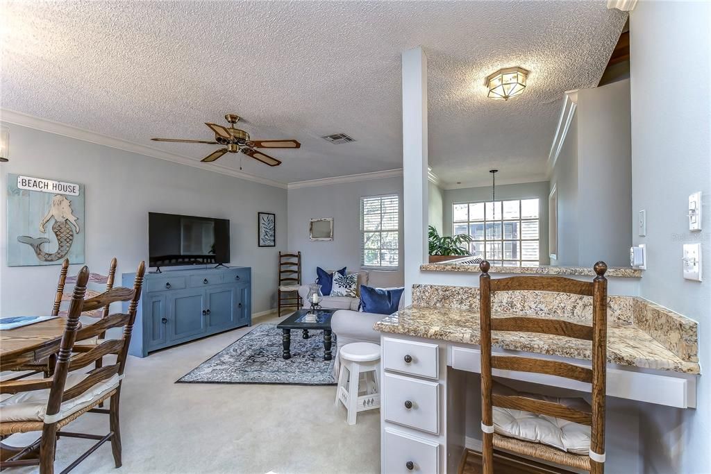 合同活跃: $259,000 (2 贝兹, 2 浴室, 1353 平方英尺)