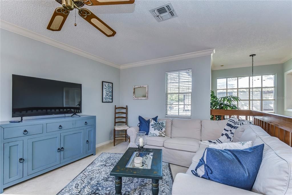 合同活跃: $259,000 (2 贝兹, 2 浴室, 1353 平方英尺)