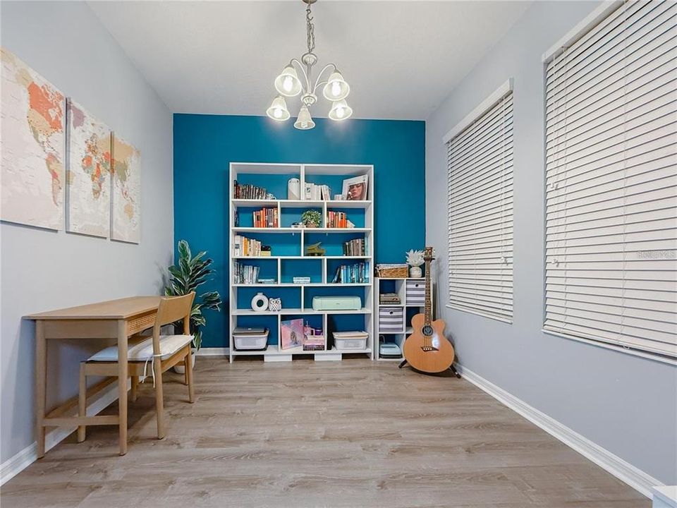 合同活跃: $1,900 (2 贝兹, 2 浴室, 1240 平方英尺)