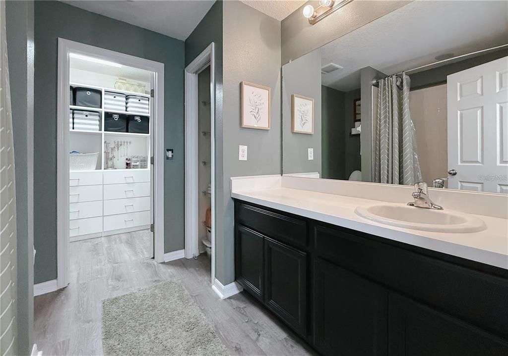 合同活跃: $1,900 (2 贝兹, 2 浴室, 1240 平方英尺)