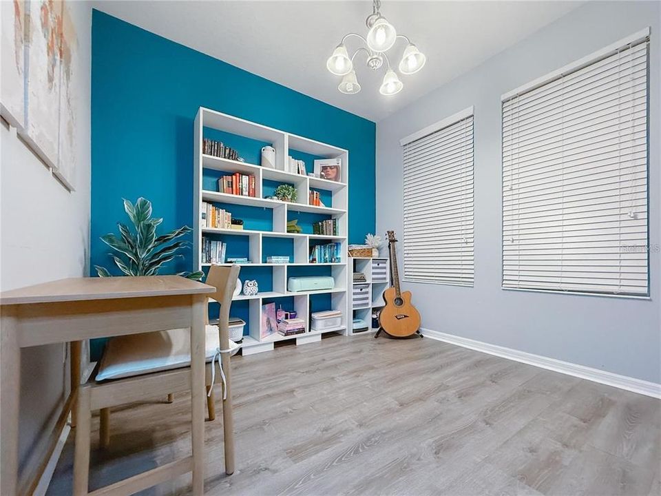 合同活跃: $1,900 (2 贝兹, 2 浴室, 1240 平方英尺)