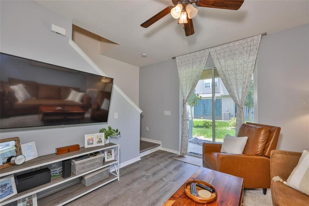 合同活跃: $1,900 (2 贝兹, 2 浴室, 1240 平方英尺)