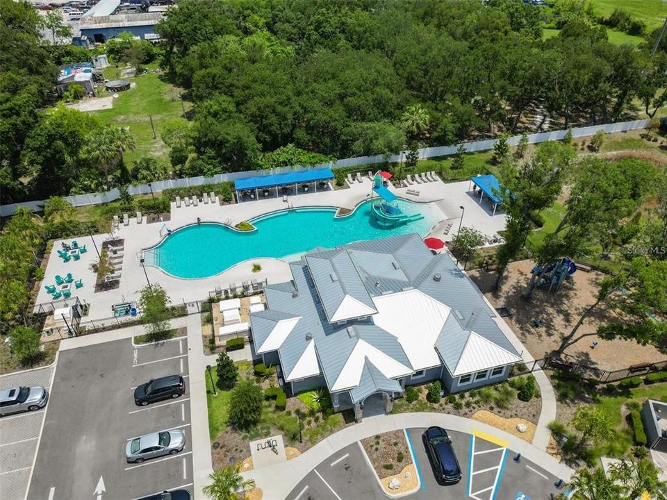 合同活跃: $1,900 (2 贝兹, 2 浴室, 1240 平方英尺)