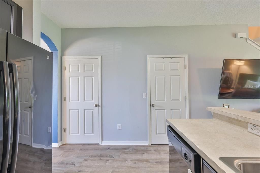 合同活跃: $1,900 (2 贝兹, 2 浴室, 1240 平方英尺)