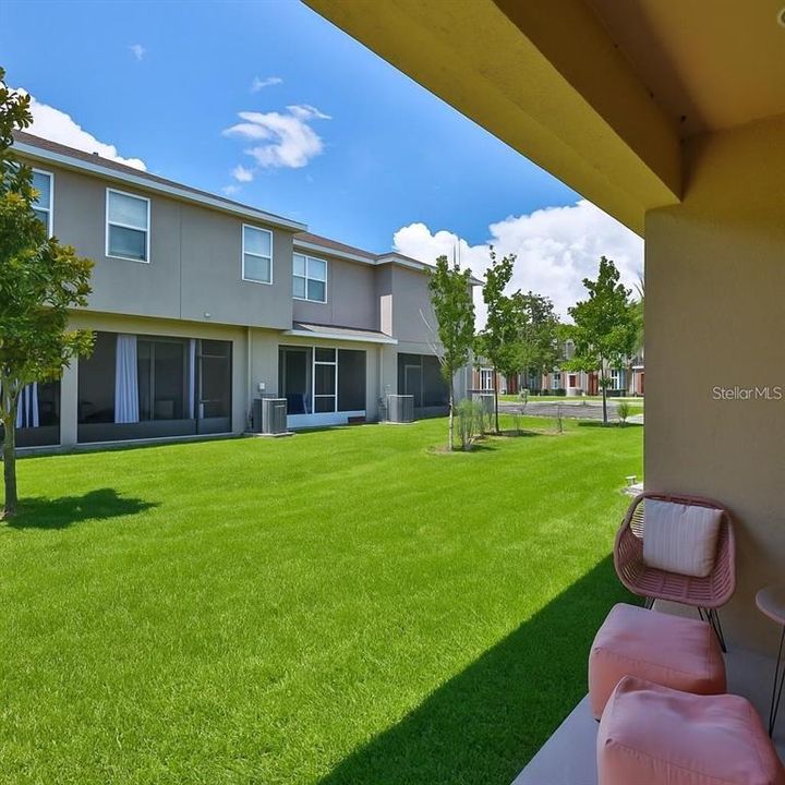 合同活跃: $1,900 (2 贝兹, 2 浴室, 1240 平方英尺)