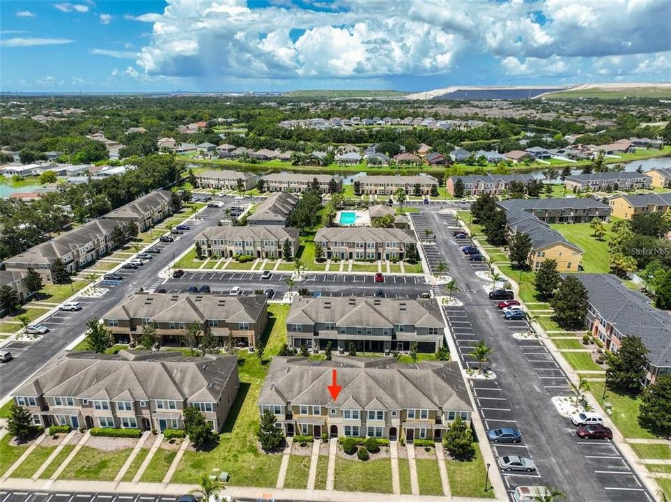 合同活跃: $1,900 (2 贝兹, 2 浴室, 1240 平方英尺)