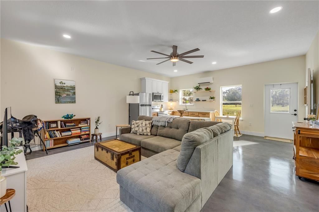 En Venta: $1,390,000 (4 camas, 3 baños, 2550 Pies cuadrados)