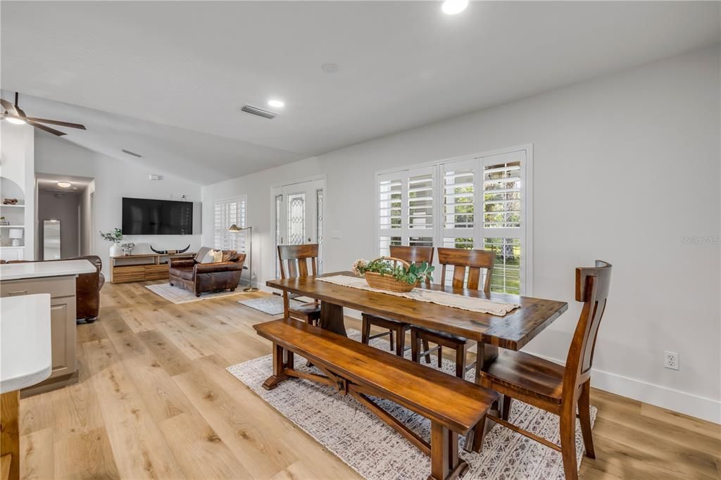 En Venta: $1,390,000 (4 camas, 3 baños, 2550 Pies cuadrados)