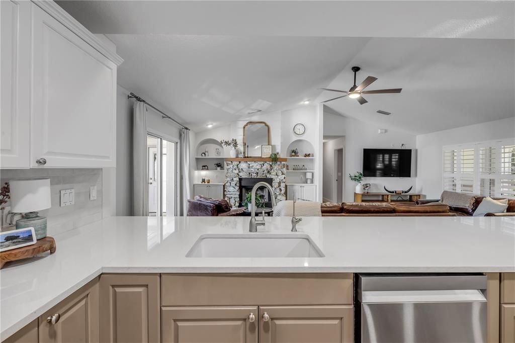 En Venta: $1,390,000 (4 camas, 3 baños, 2550 Pies cuadrados)