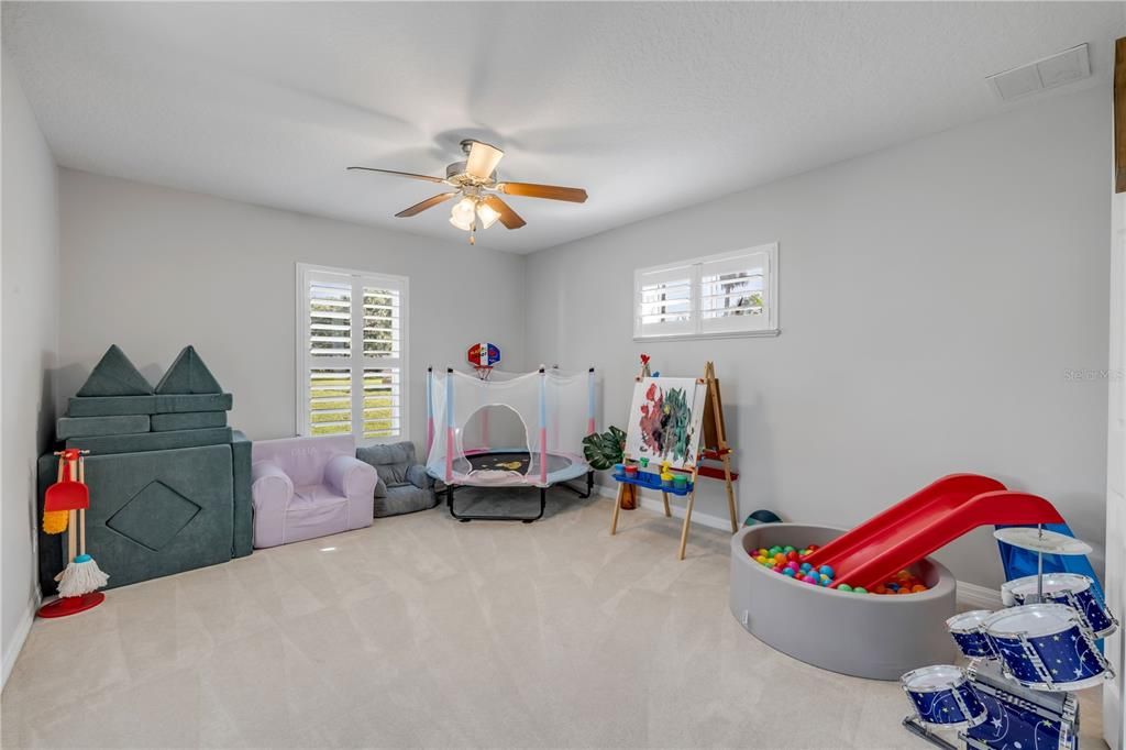 En Venta: $1,390,000 (4 camas, 3 baños, 2550 Pies cuadrados)