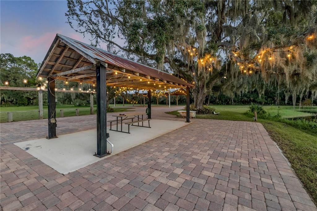 En Venta: $1,390,000 (4 camas, 3 baños, 2550 Pies cuadrados)