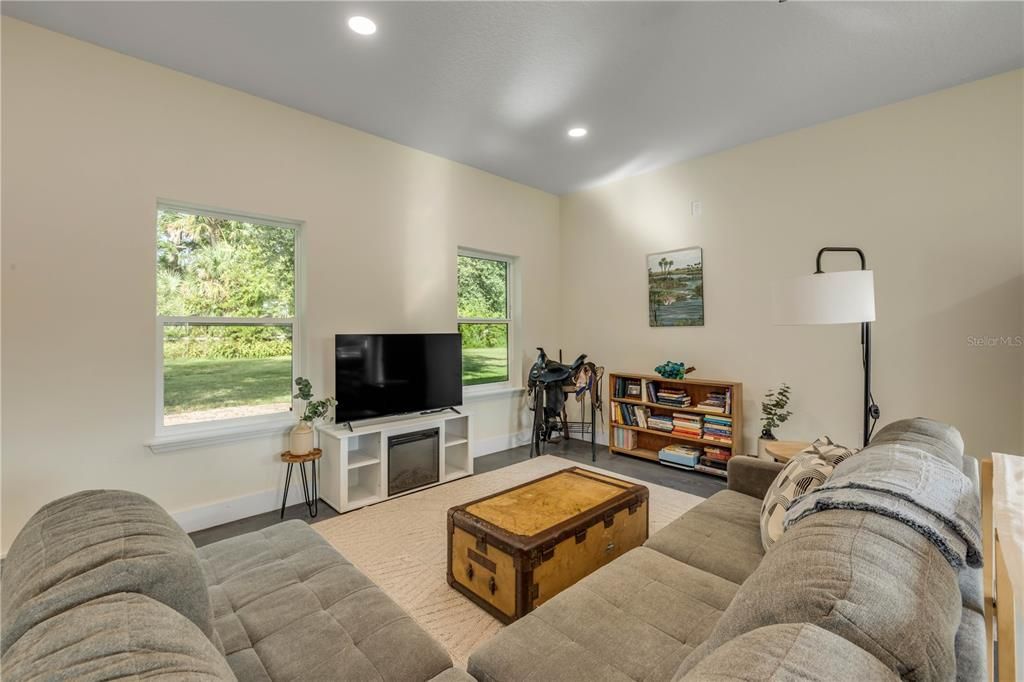 En Venta: $1,390,000 (4 camas, 3 baños, 2550 Pies cuadrados)